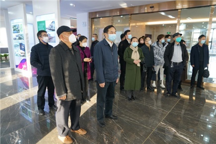 12月14日，張家界市政協(xié)黨組書記、主席歐陽斌一行來到張家界高新區(qū)萬眾實業(yè)集團有限公司，宣講黨的二十大精神